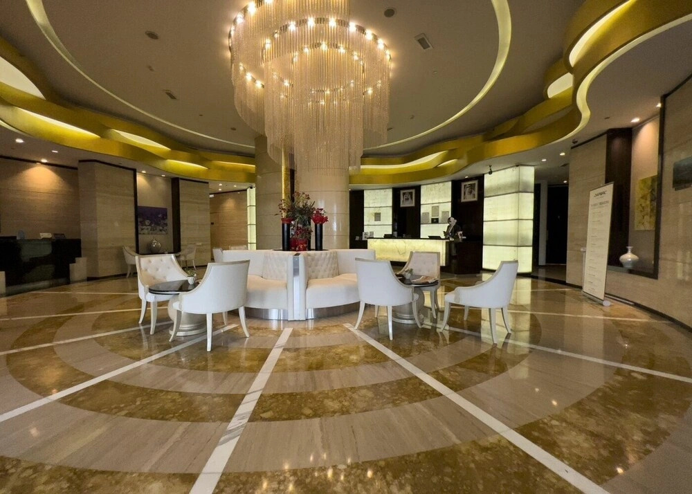 WYZ RENT|Grand 1BR Cour Jardin Near Bay Avenue