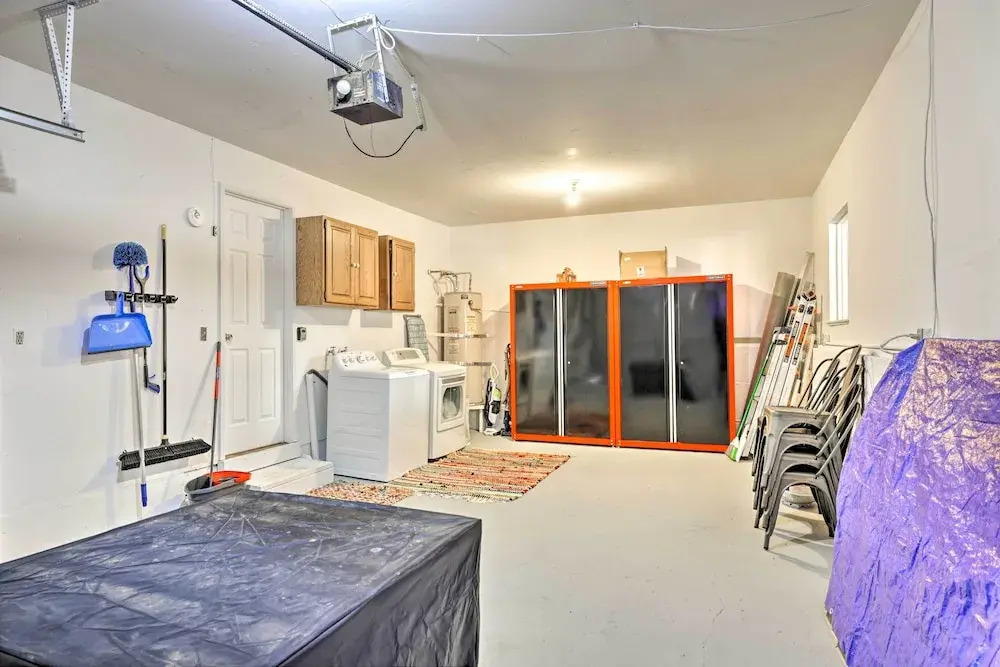 Near Trails: Cabin w/ 2-level Deck in Twain Harte