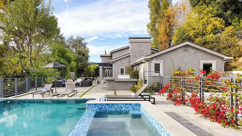 LA Hillside Retreat w/ Pool, Views, Fire Pit & Outdoor Lounging Casa Bellagio by Avantstay