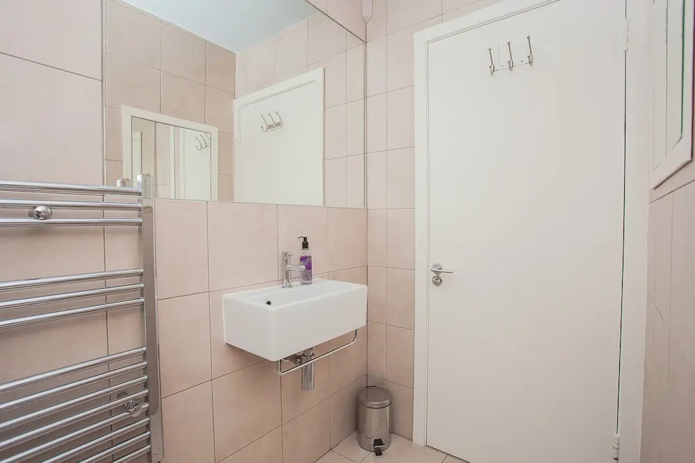 2 Bedroom Flat Near Portobello With Garden