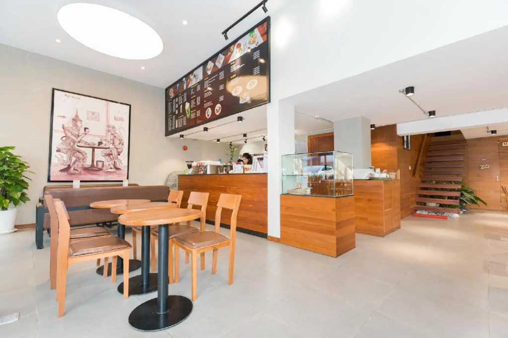 7 Days Premium Hotel