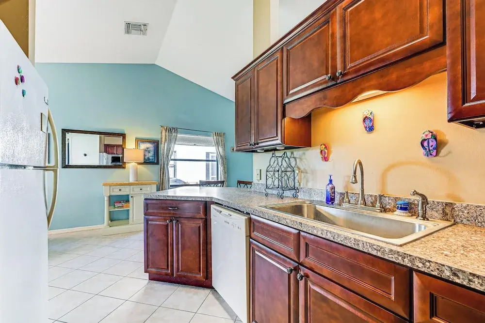 Sunny Canal-View Villa w/ Lanai in Sebring