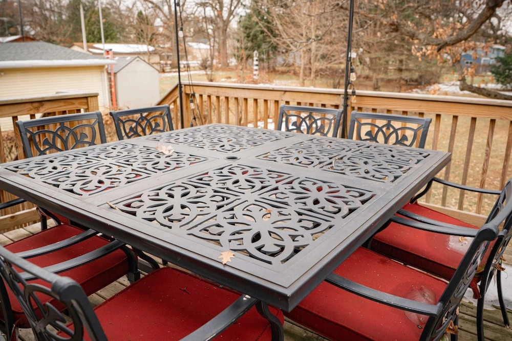 August Inn Charming Stay for 8
