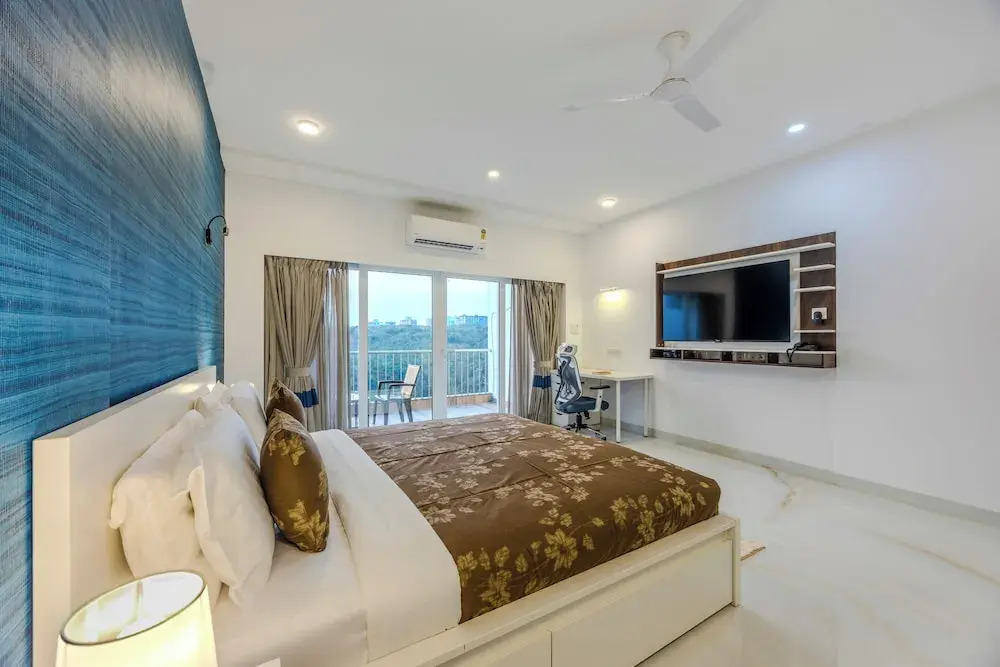 Alaya Stays Midpoint UNO 1 Room Suites