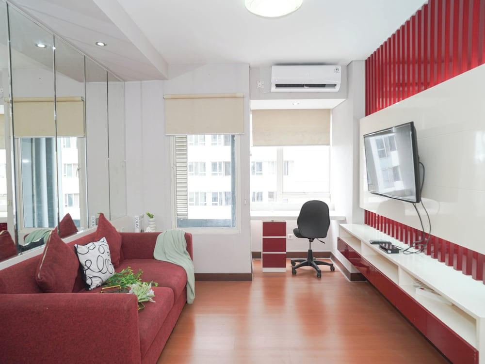 Serene Red Vibe 2Br At Apartment Nifarro Park