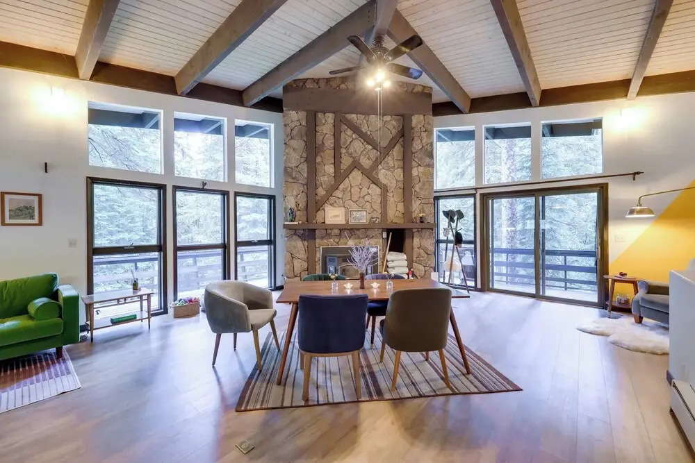 Mid-century Cabin: Creekside, Easy Access to I-70