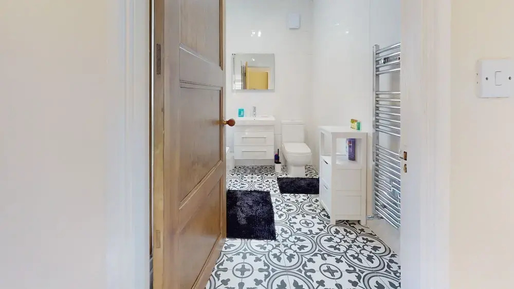 Immaculate 4-bed House in Romford