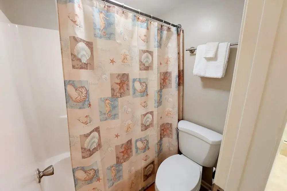 Castaways 2c 2 Bedroom Condo by RedAwning