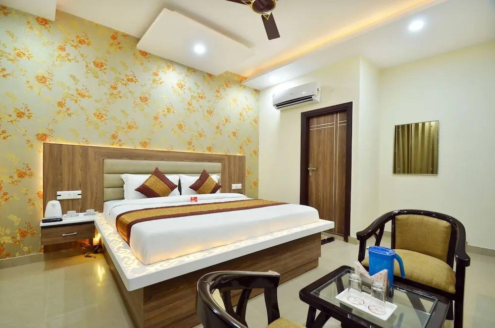 OYO 8666 Hotel The Queen