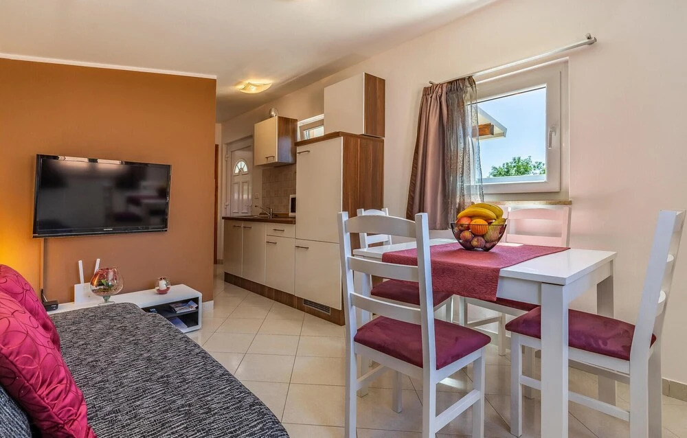 Nice Home in Banjole With Wifi and 1 Bedrooms