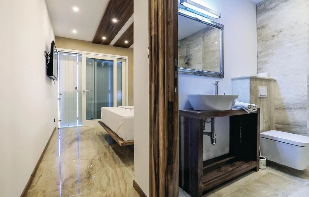 Awesome Home in Podstrana With Wifi and 8 Bedrooms