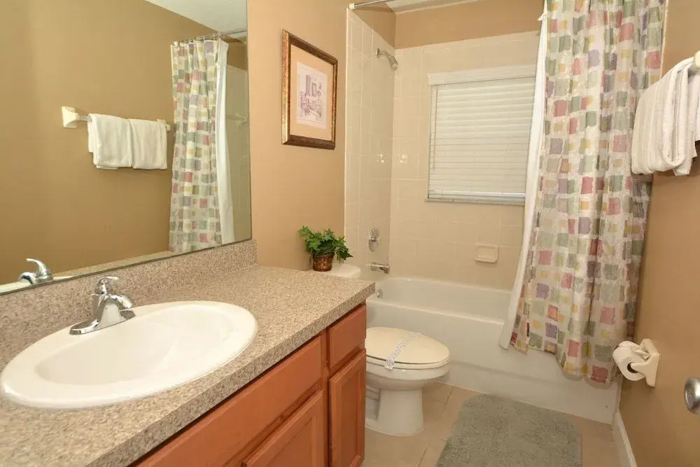 345 Woodward Place 4 Br villa by RedAwning