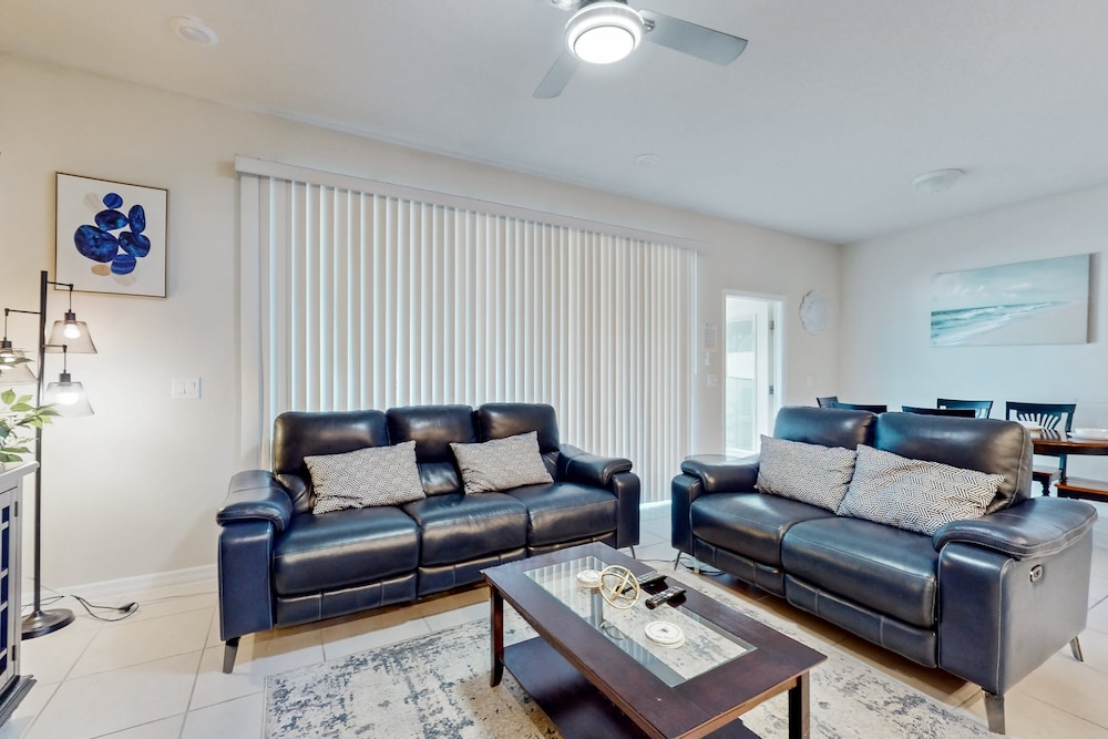 Windsor Island Wonder - Private Pool, Near Theme Parks & new Club House