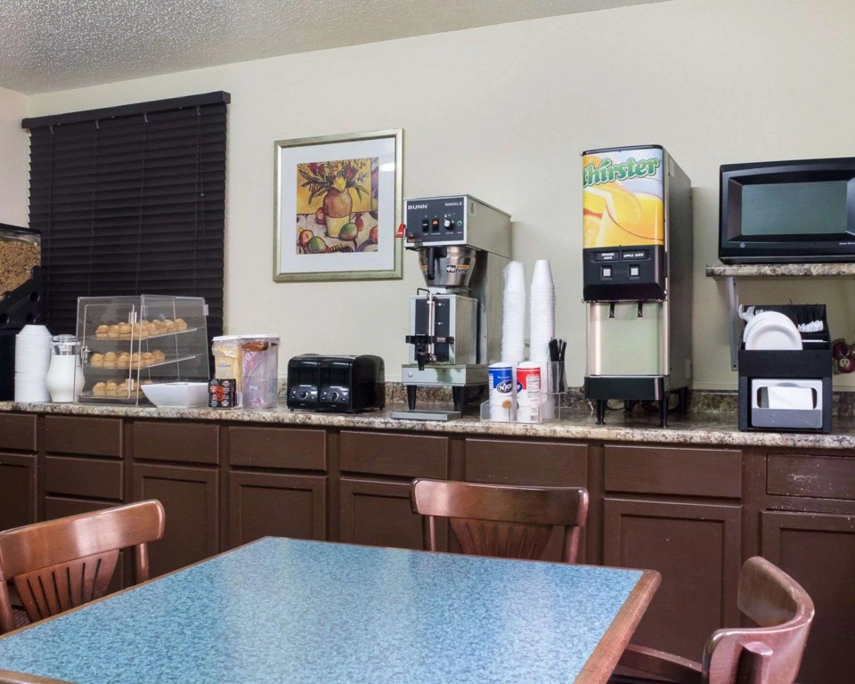Rodeway Inn West Fargo Main Ave