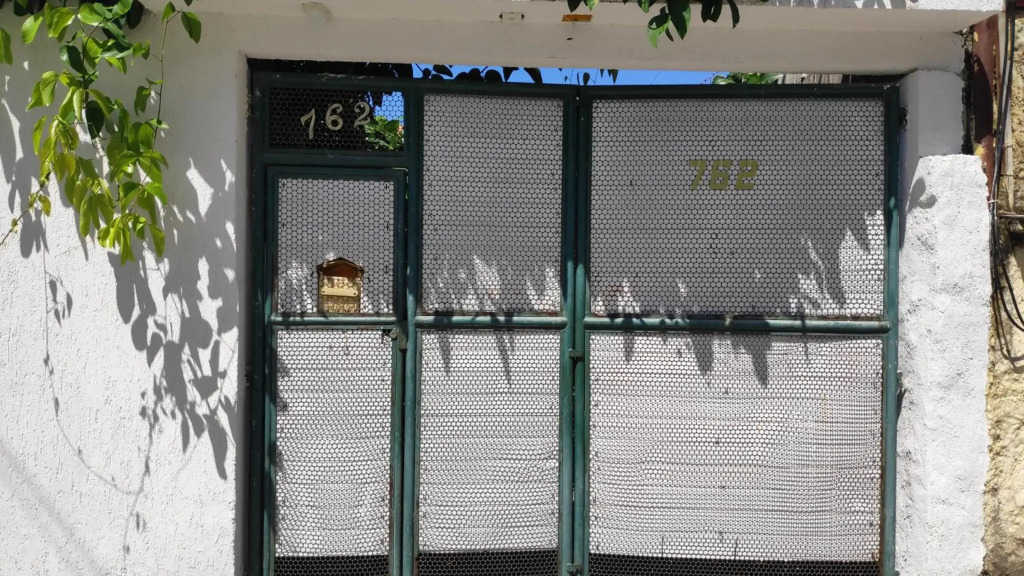 Flat com portão na Praia