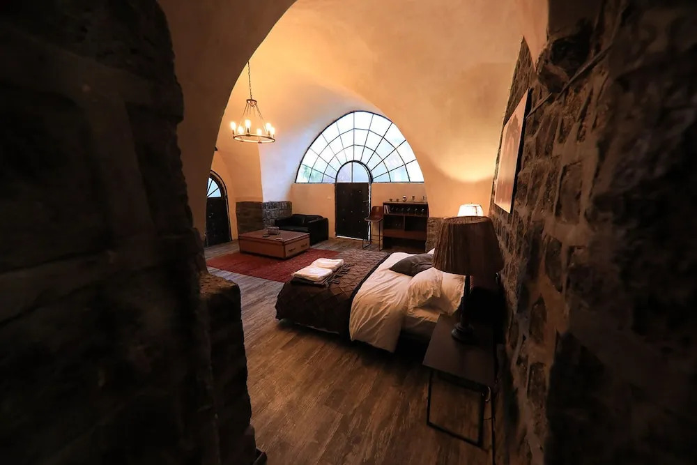 Dona Castle