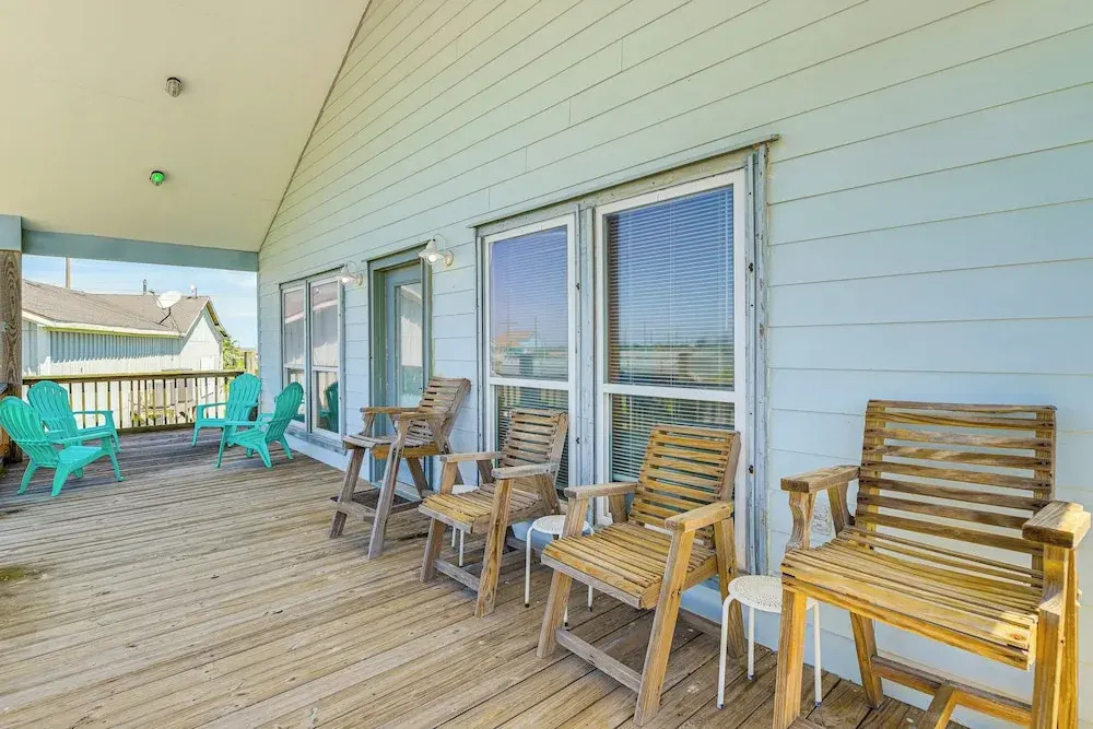 Walk to Beach: Getaway on Bolivar Peninsula!
