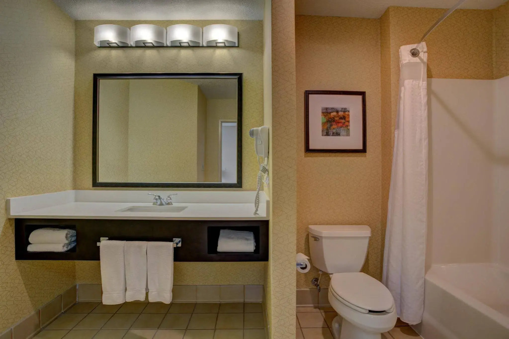 Holiday Inn Milwaukee Airport by IHG