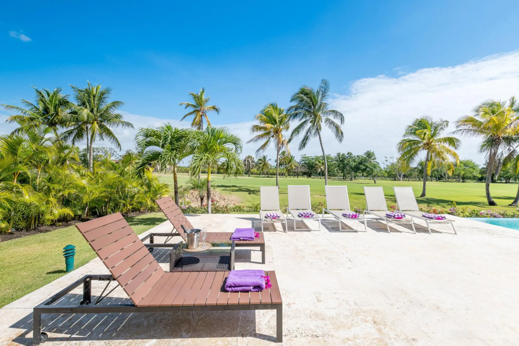 Beautiful 5-BDR 2 levels villa for rent