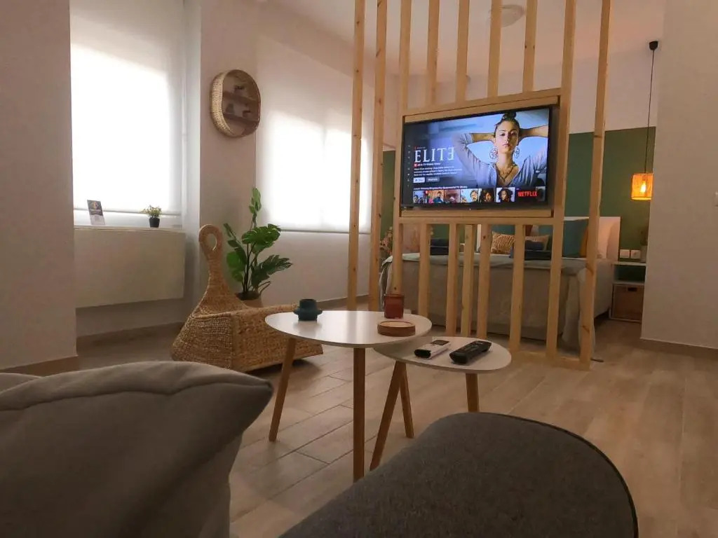 roomaki -tasteful studio in the center w/ parking