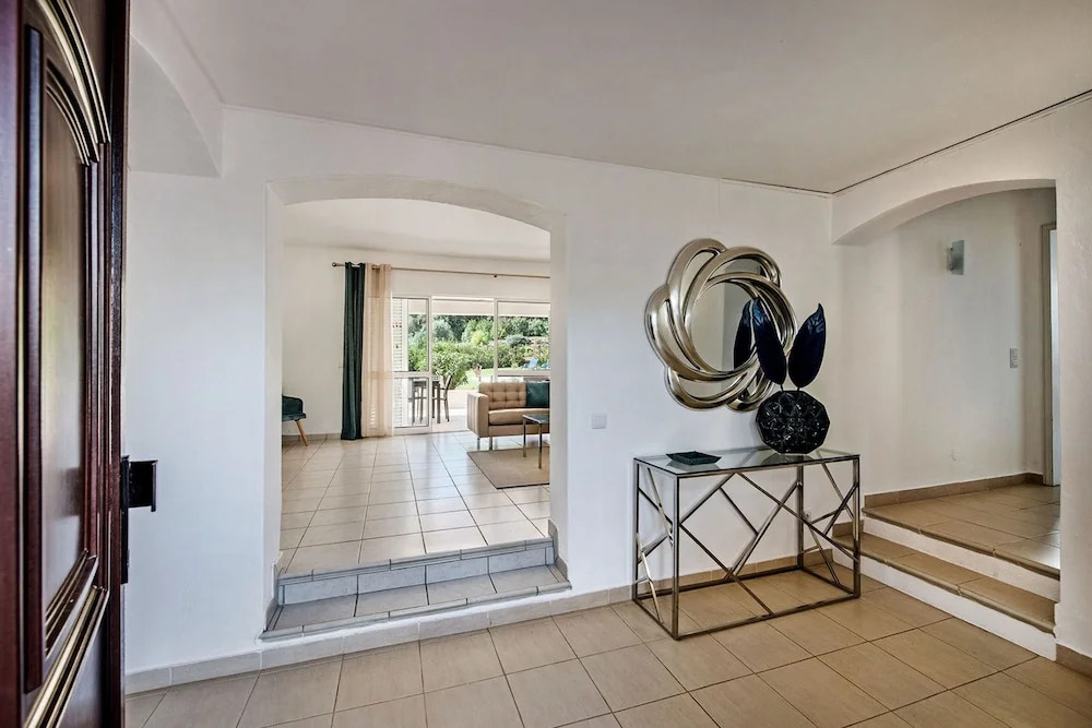 Villa Joya in Loule With 4 Bedrooms and 4 Bathrooms