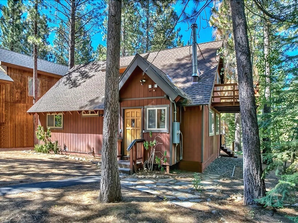 1262 Pine Valley Rd House by RedAwning