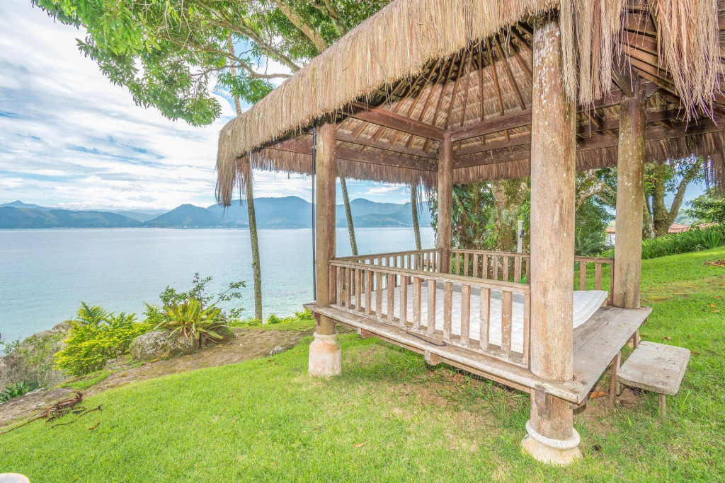 Villa Com Quinze Suítes, E Praia Privativa No Coração De Angra Dos Reis