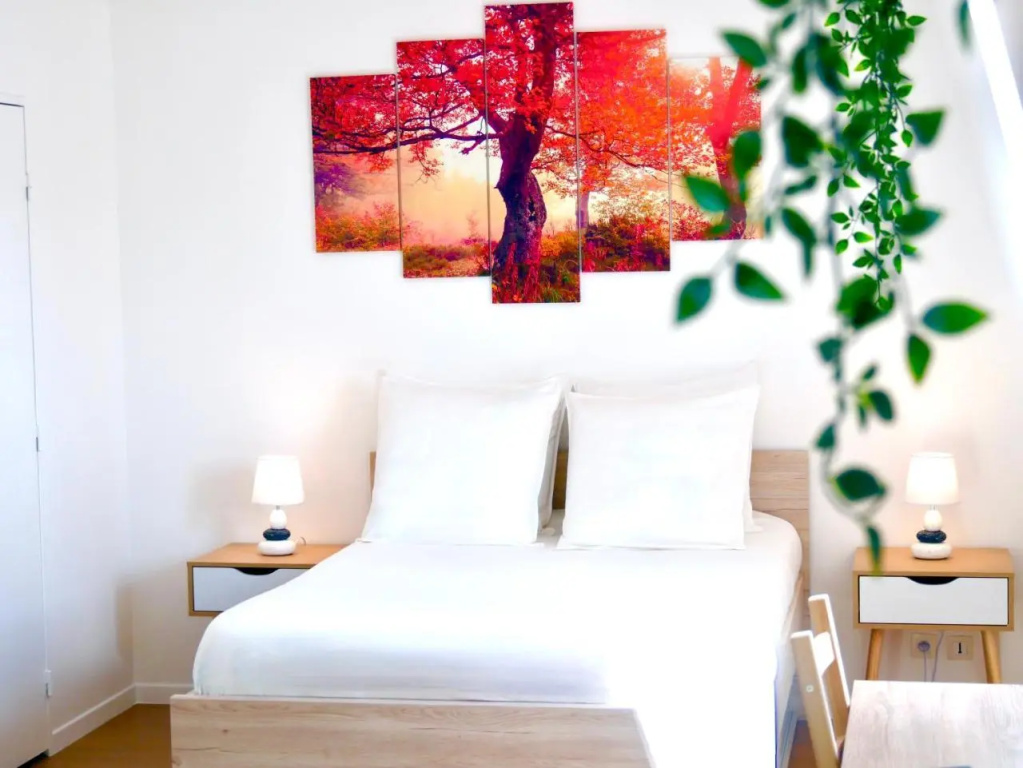 Le Petit Soleil de Corbeil (Adults Only)