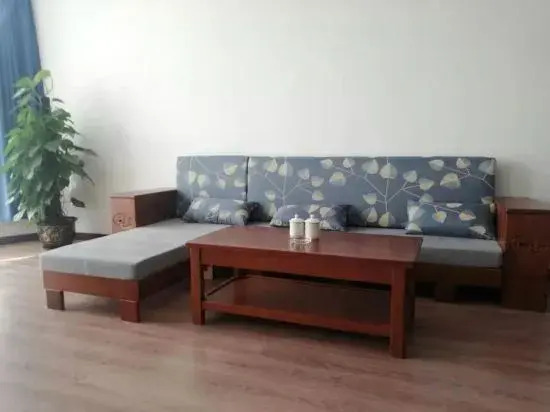 Qionghai Yefeng Business Hotel (Yinhai Road Wanquanhe Branch)