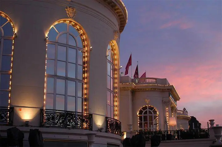 Akhotel