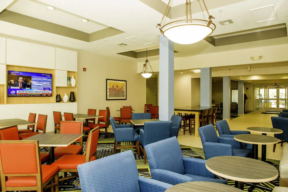 Holiday Inn Express Hotel & Suites St. Petersburg North (I-275)