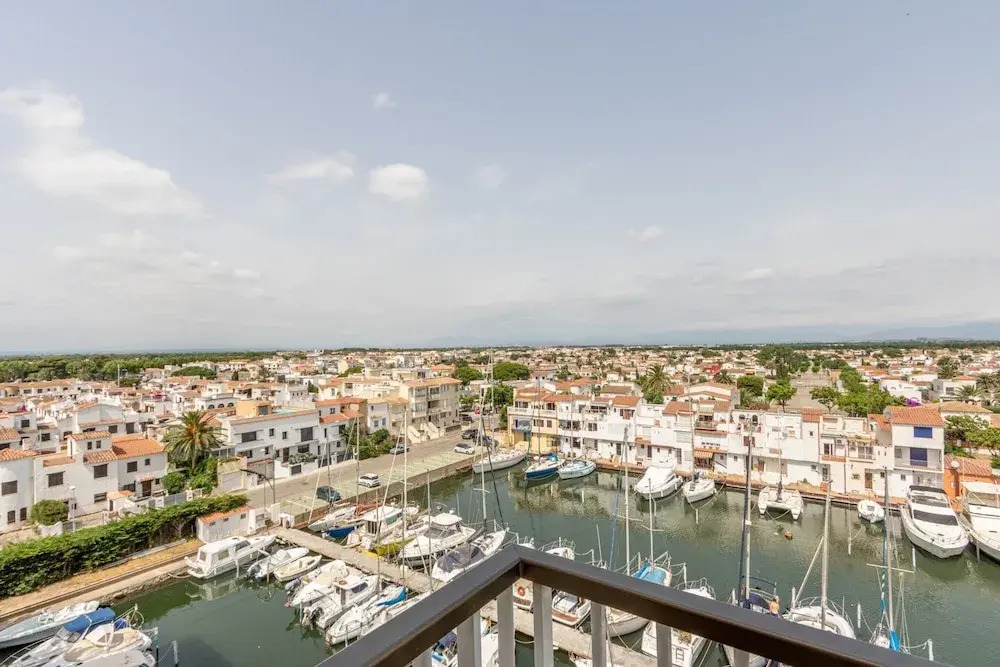 3-bedroom Apartment With sea View