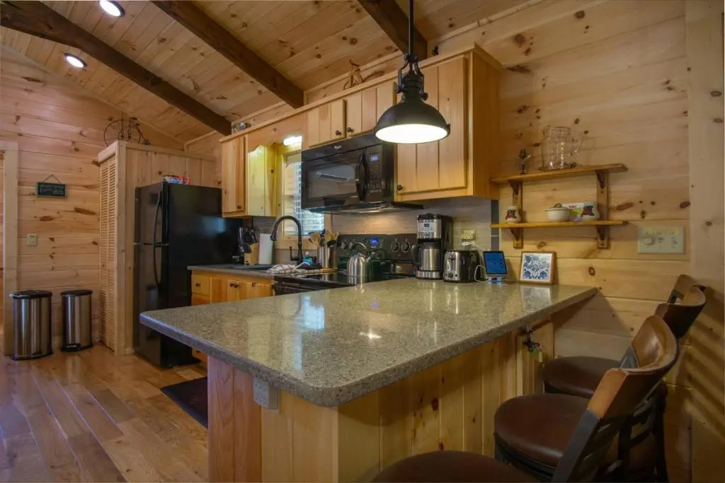 Creekside Log Cabin in Pisgah Forest