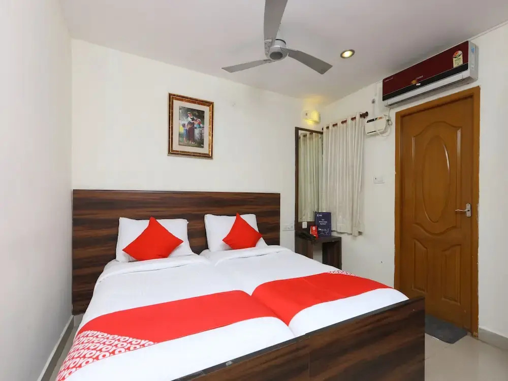 OYO Flagship 559 Harshetha Residency