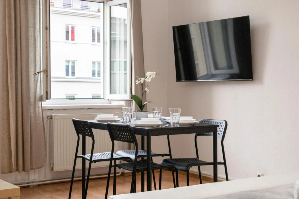 Fulfilling 2BR Apt. Very Central and Good Located