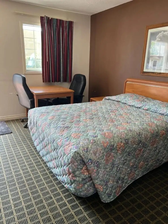 Aaron Motel