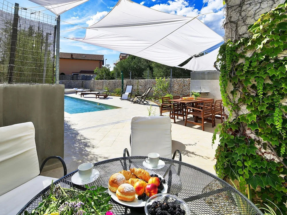 Amazing 2 Villa Property, Fenced Garden With 2 Private Pools