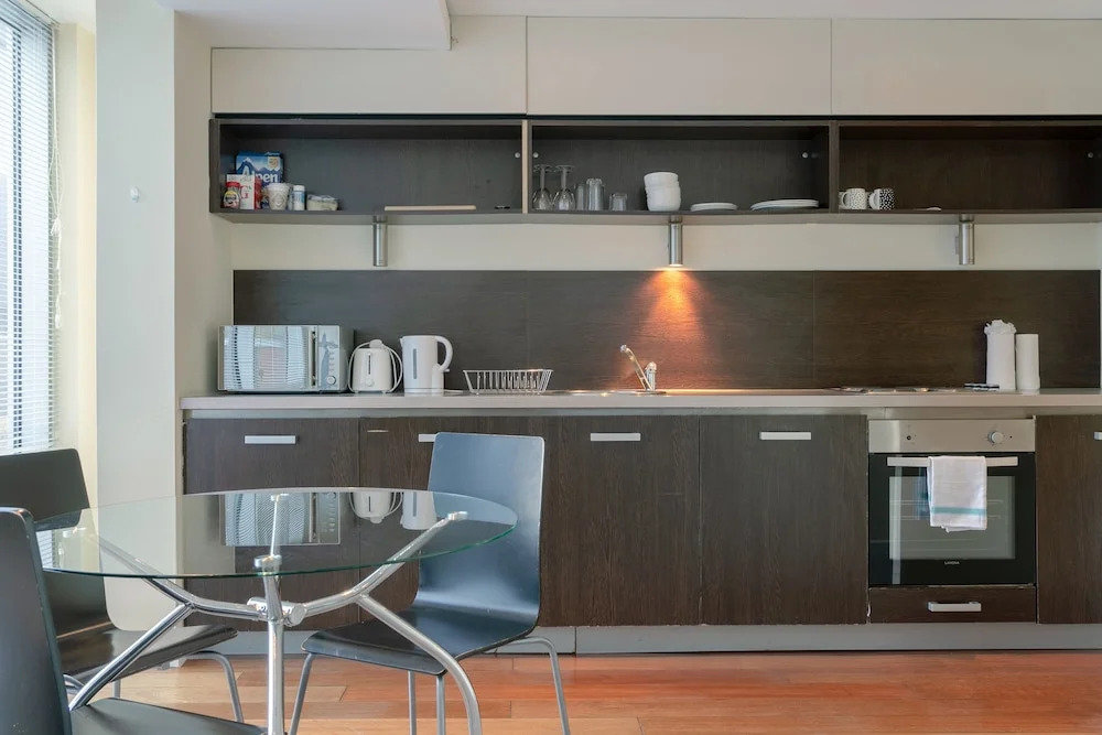 Stratford 2 Bedroom Apartment Sleeps 3