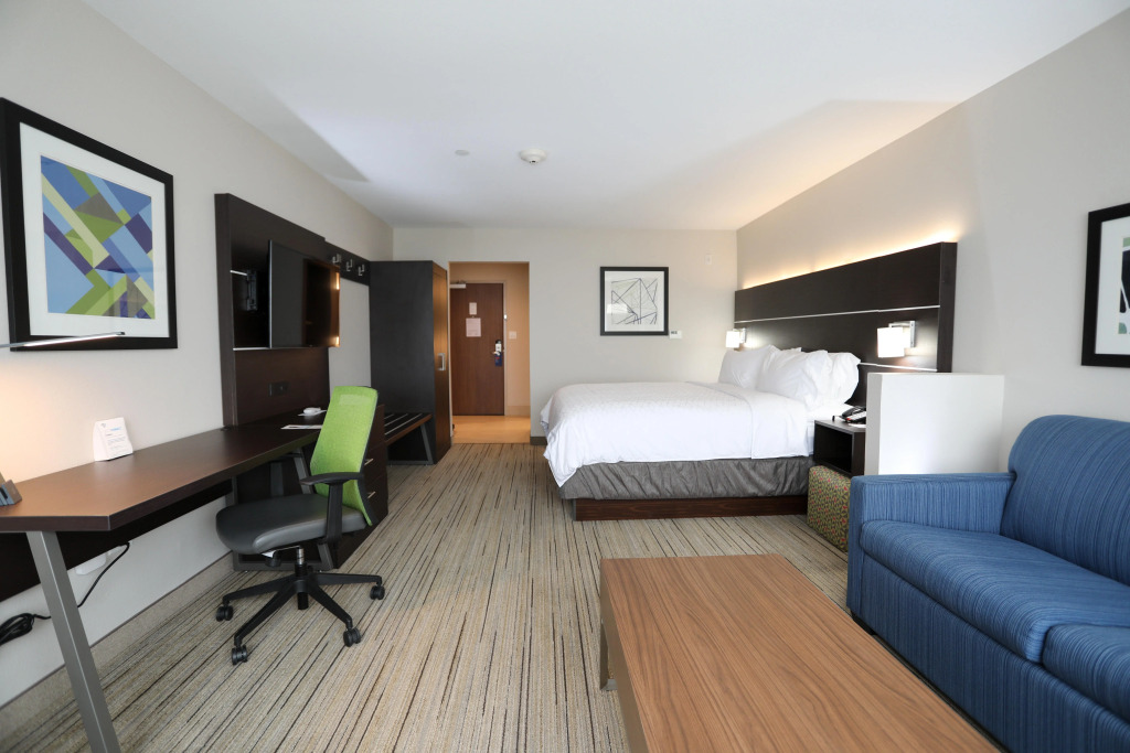 Holiday Inn Express & Suites Forney