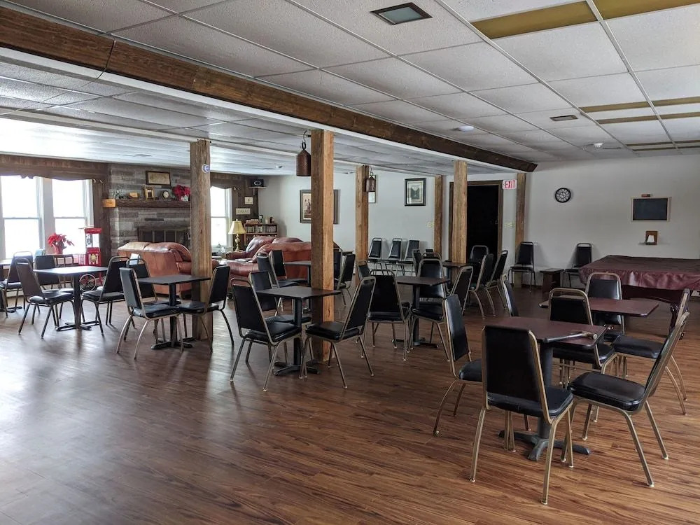 Lake Shore Farm Inn