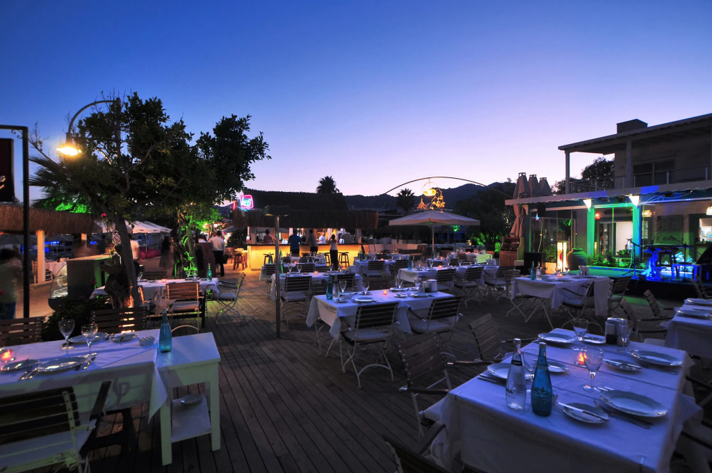 Kefi Beach & Suites
