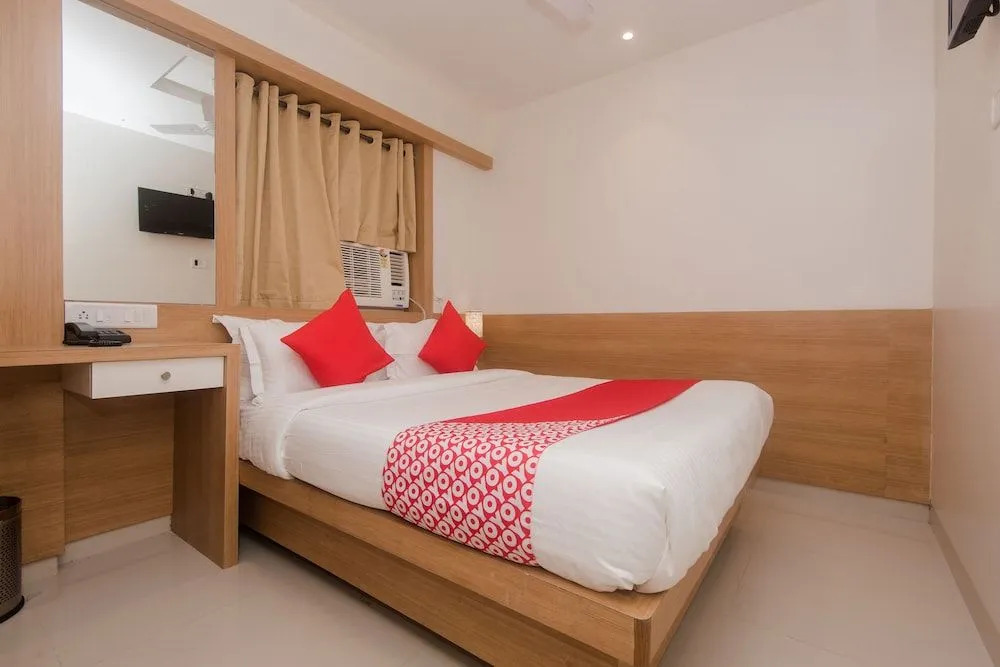 FabHotel Starwood Residency - 100M From Dr DY Patil Stadium