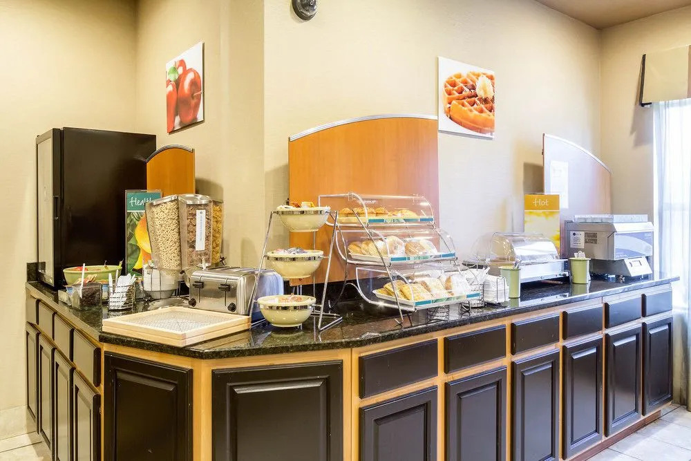 Holiday Inn Express Oakwood Village