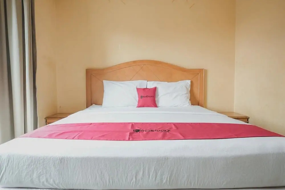 RedDoorz Plus near Tugu Tari TheHok Jambi