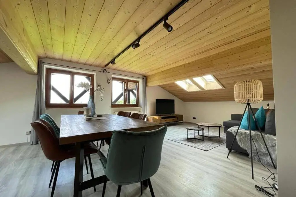 Gemütliche Ferienwohnung im DG am Tegernsee - Bergblick, Ruhe & ganz viel Platz