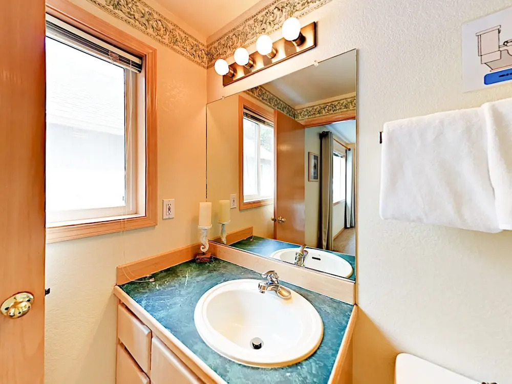 431 17th Avenue Home 5 Bedrooms 3 Bathrooms Home