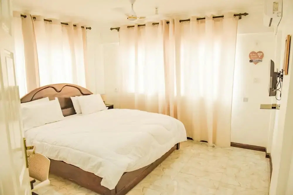 1 Bed Apartment Sleeps 2 -free Parking - Tv & Wifi