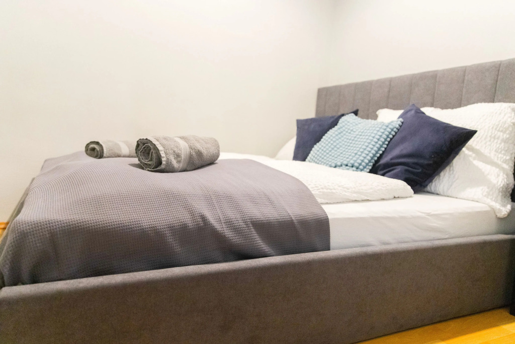 King bed, central and near metro