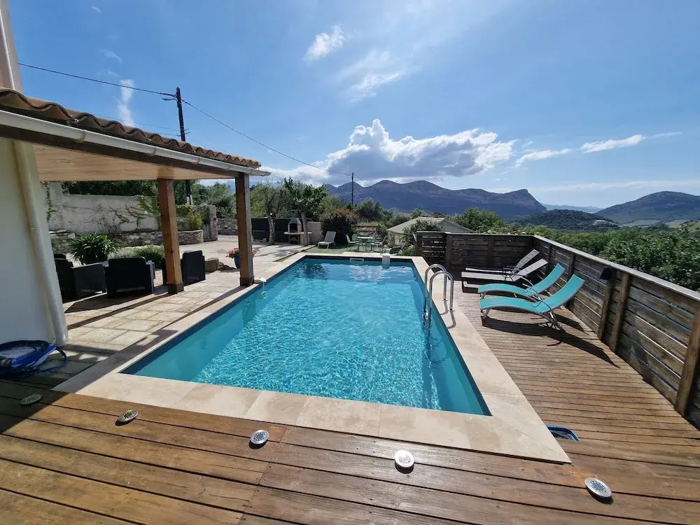 T3 Piscine Avec Jardin Proche St-florent