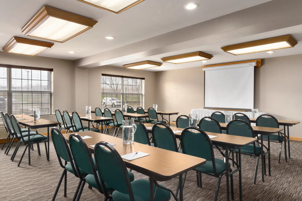Country Inn & Suites Rochester South